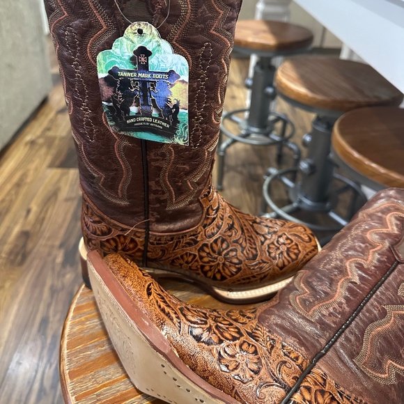 Boots - Picture 1 of 4